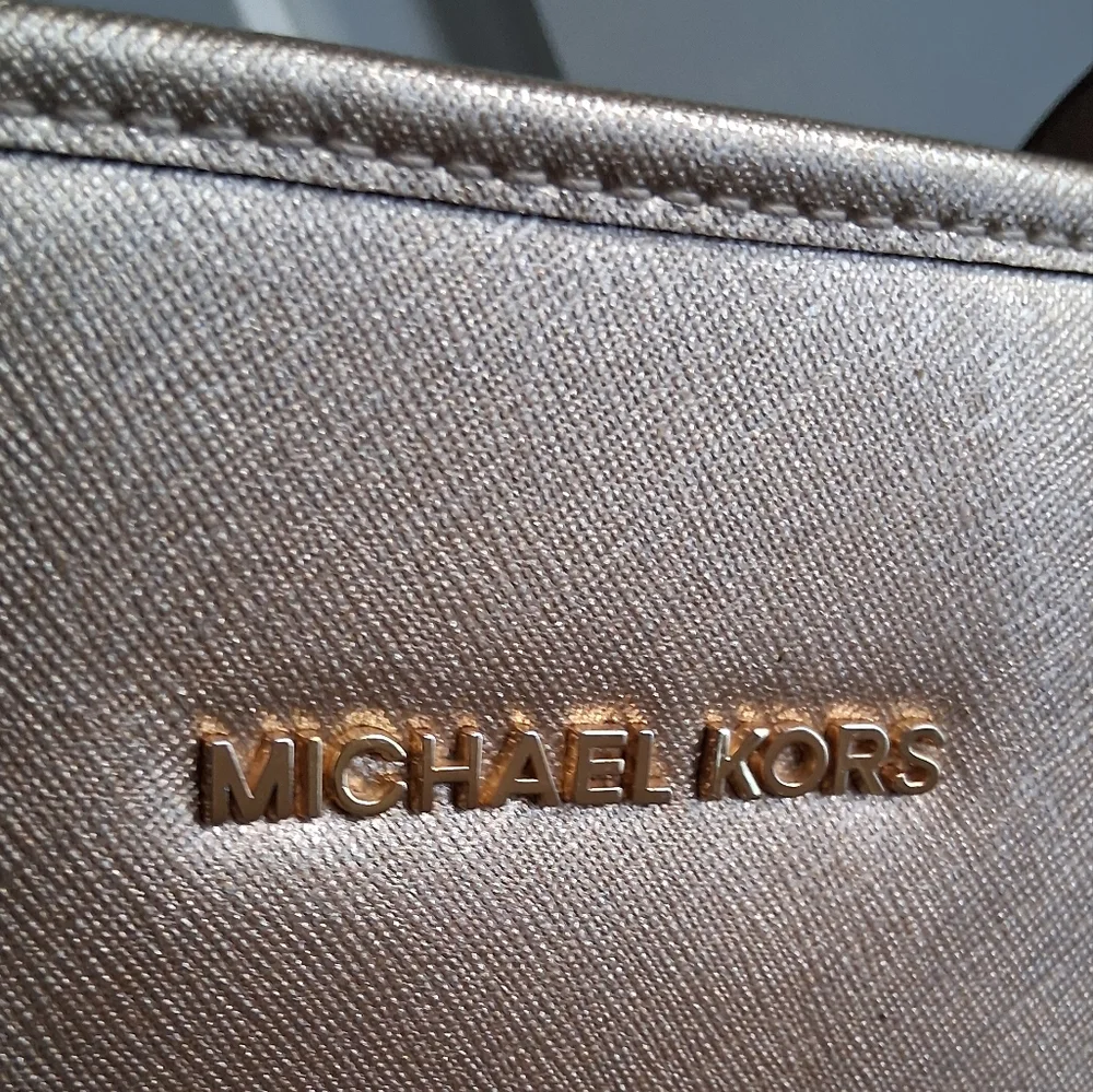 MICHAEL KORS Quinn Crosshatch Saffiano Texture Metallic Tote Bag